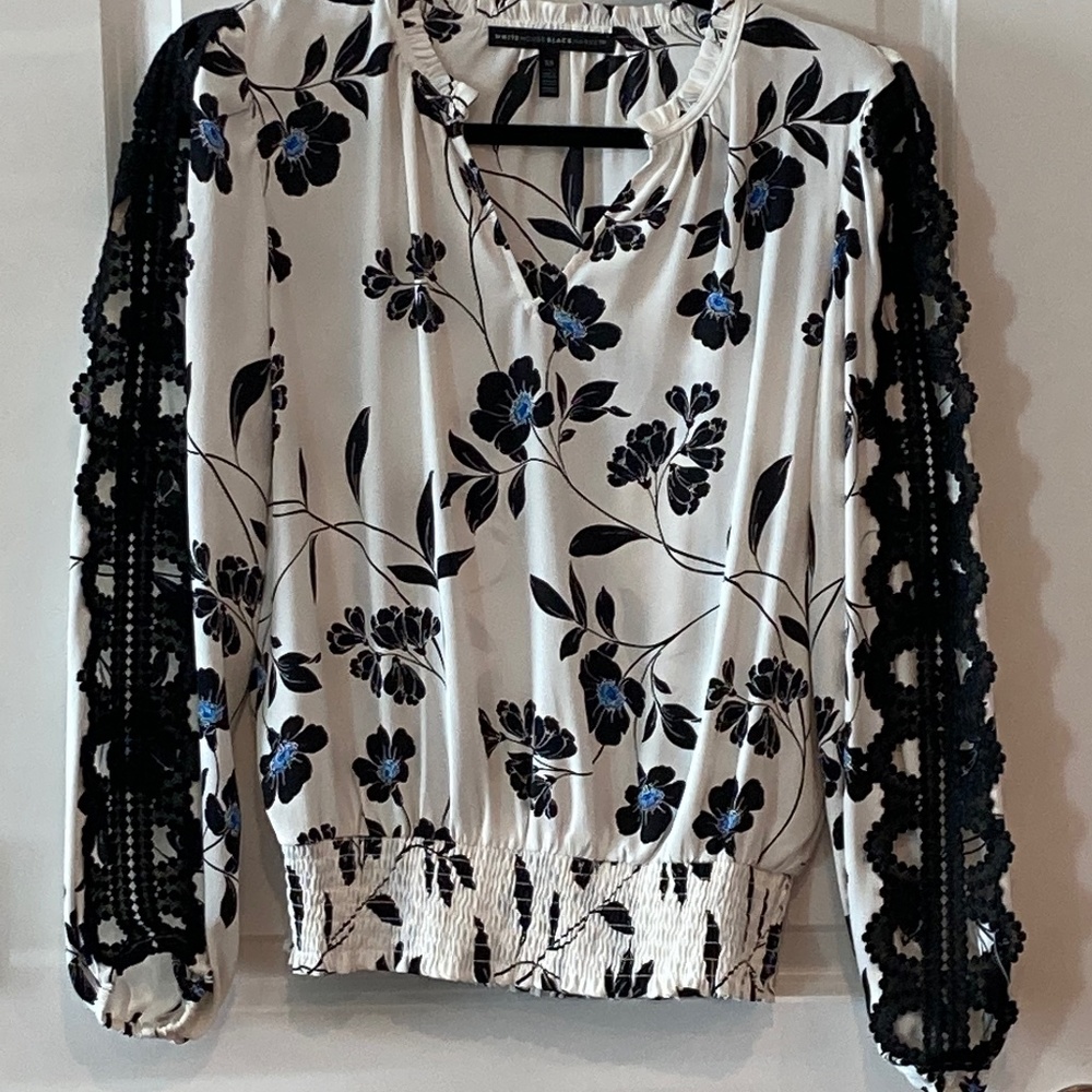 WHite house Black Market print top